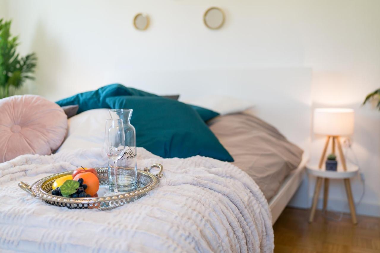 Eg Links-Wunderschoene 70M Grosse 2-Zimmer City Wohnung Naehe Salzburg 弗赖拉辛 外观 照片